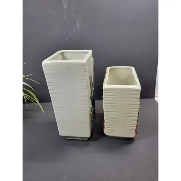 2 Vintage MCM Red Berries Vases Royal Copley? - Picture 2 of 6